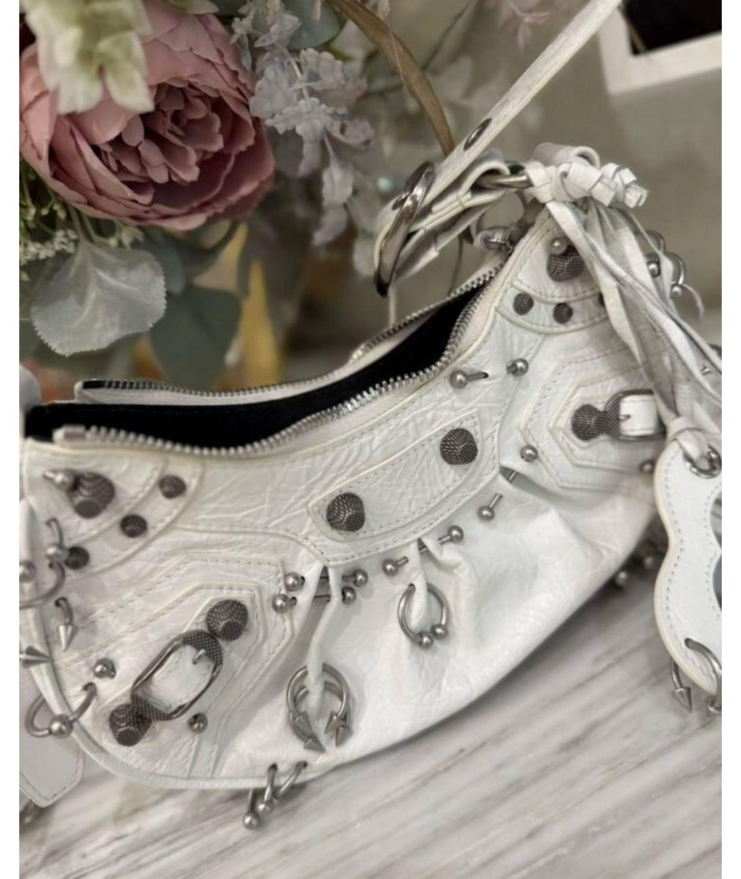 BALENCIAGA Белая сумка через плечо из лакированной кожи, фото 3