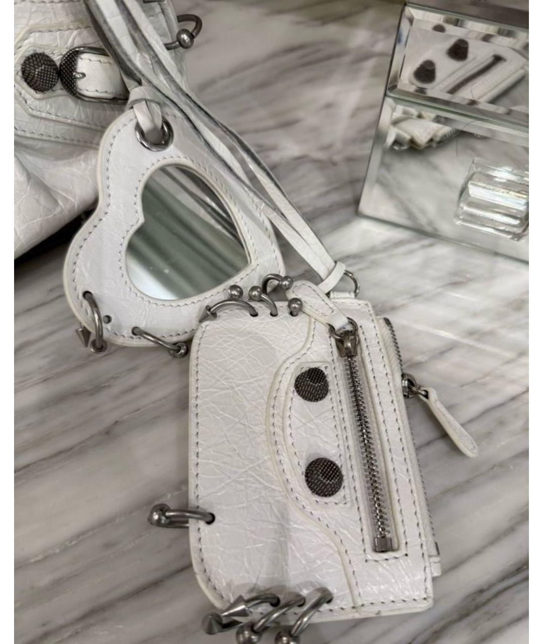 BALENCIAGA Белая сумка через плечо из лакированной кожи, фото 5