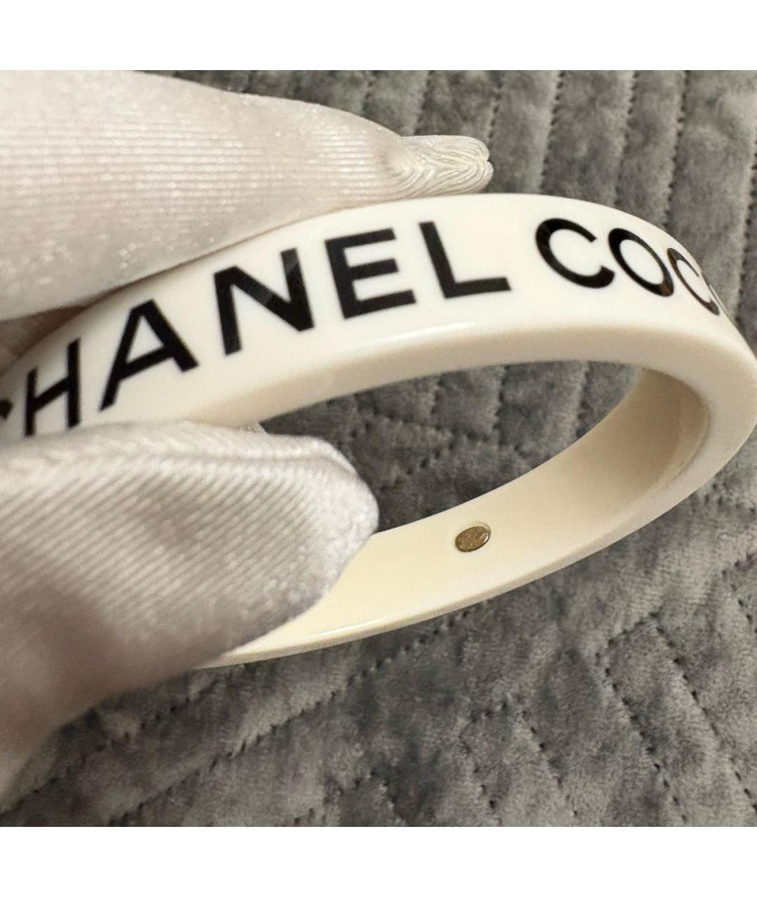CHANEL Белый пластиковый браслет, фото 3