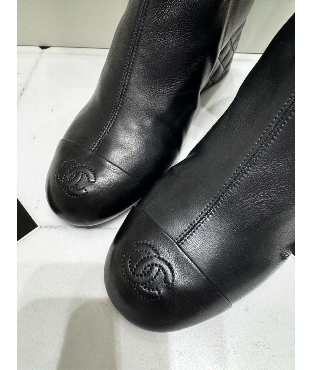 CHANEL Черные кожаные сапоги, фото 3
