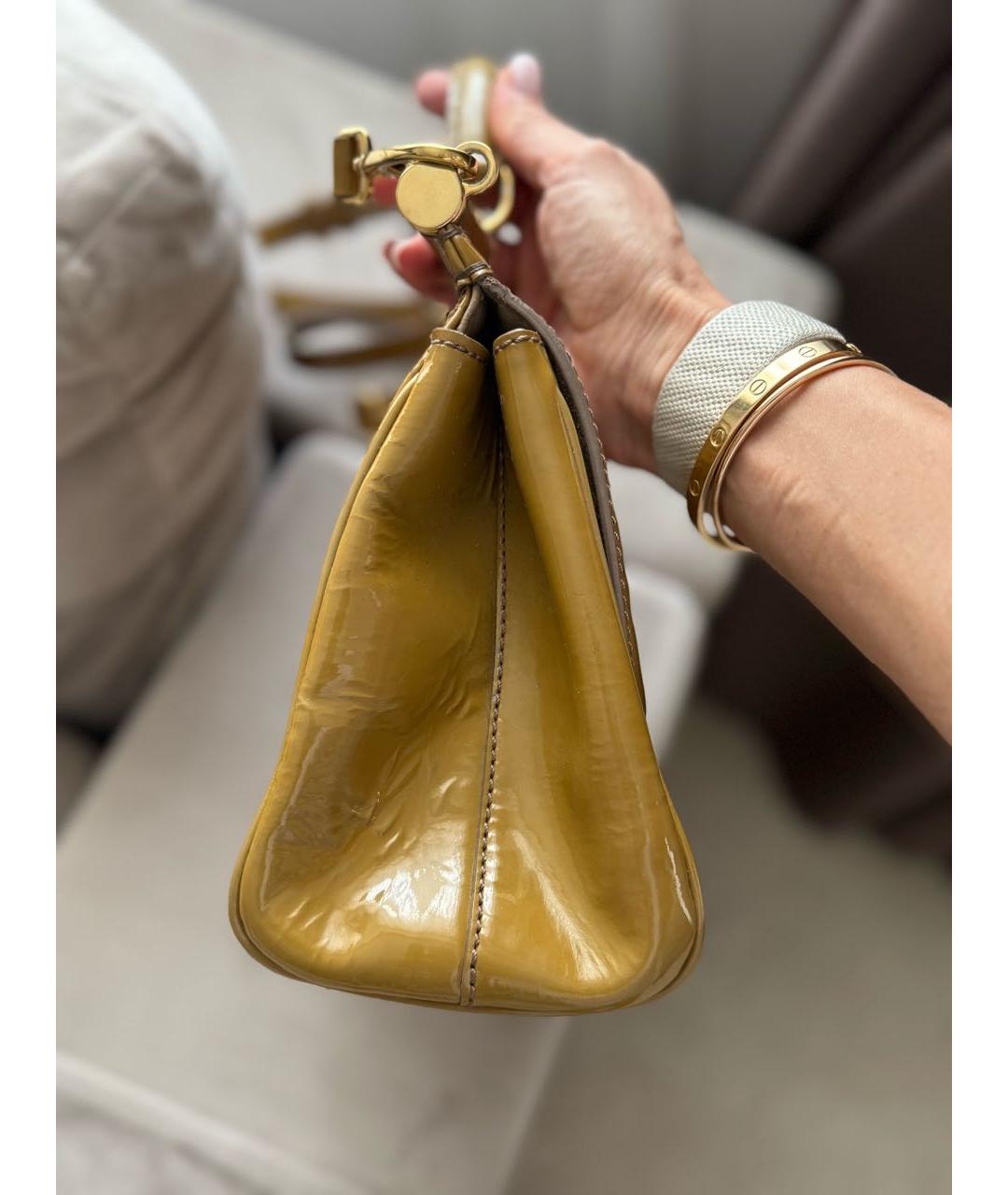DOLCE&GABBANA Горчичная сумка с короткими ручками из лакированной кожи, фото 3