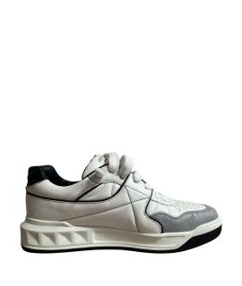 VALENTINO Низкие кроссовки / кеды