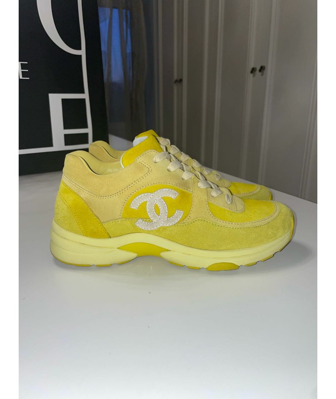 CHANEL PRE-OWNED Желтые замшевые кроссовки, фото 2