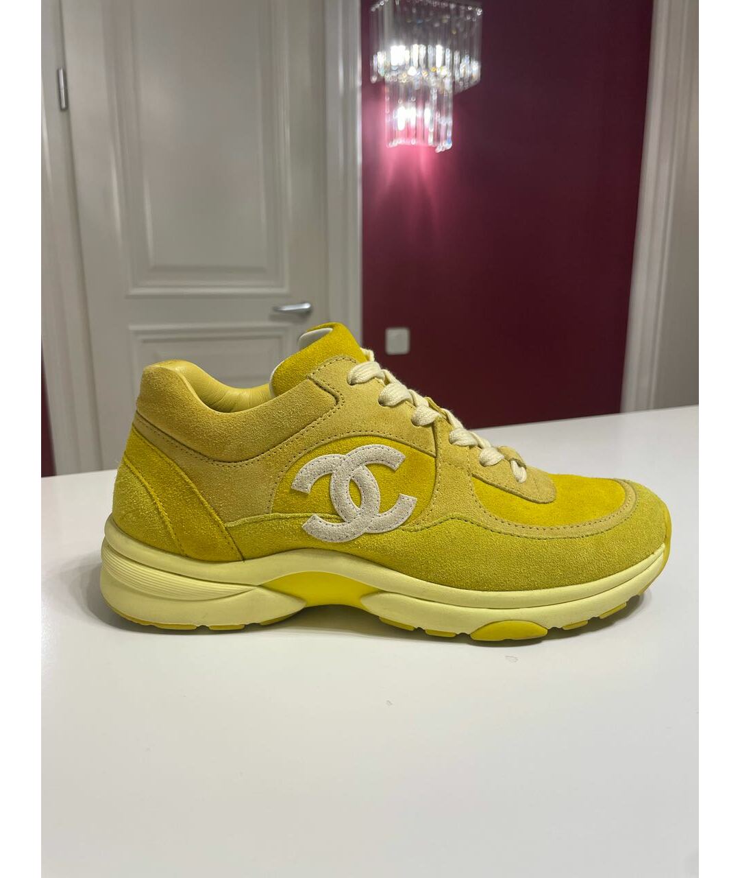 CHANEL PRE-OWNED Желтые замшевые кроссовки, фото 3