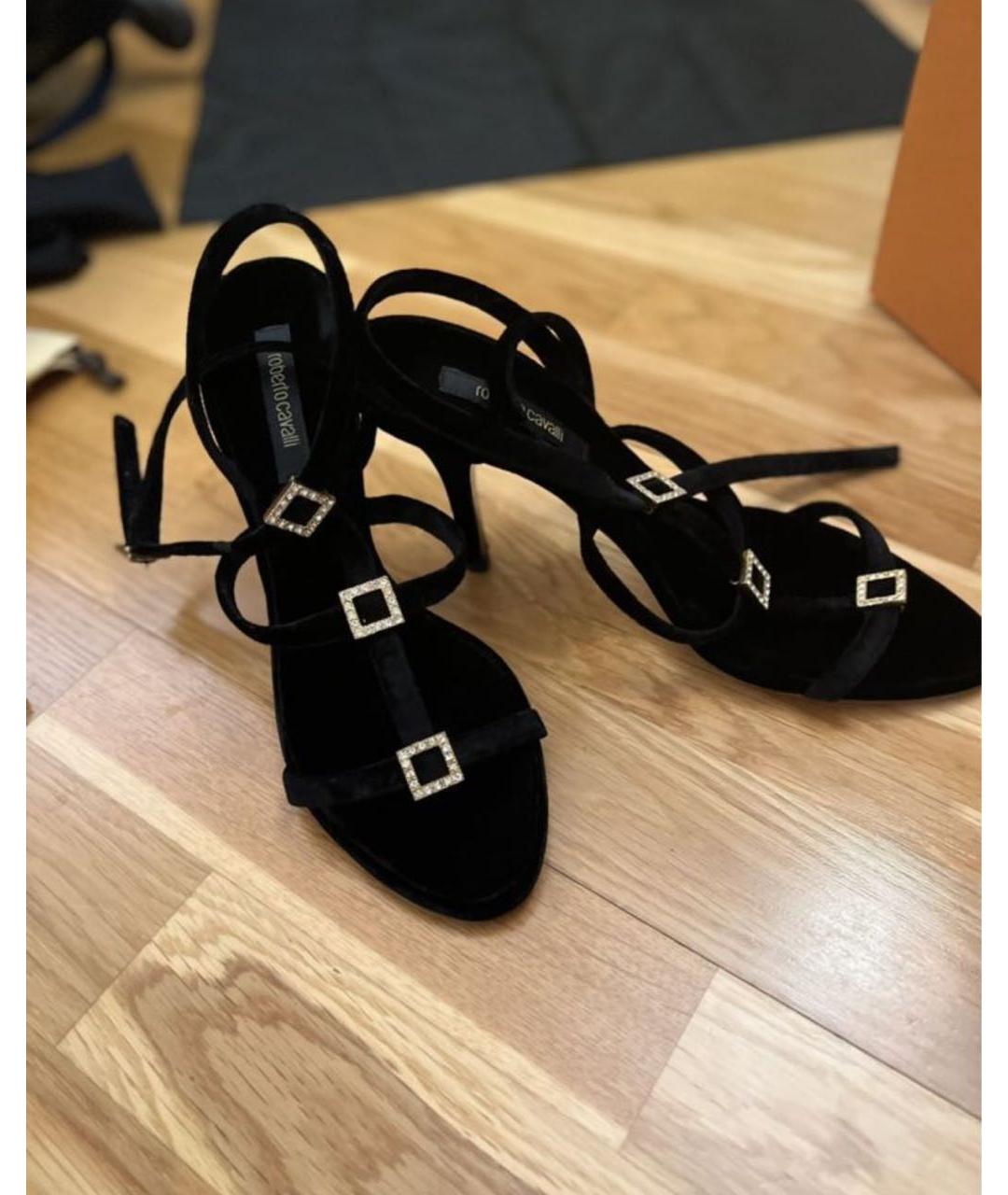 ROBERTO CAVALLI Черные бархатные босоножки, фото 6