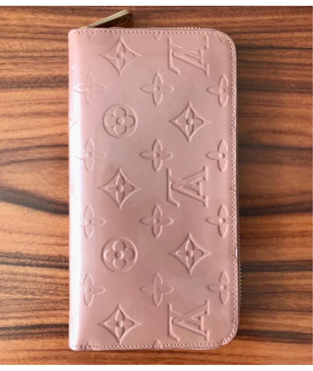 LOUIS VUITTON Коралловый кошелек из лакированной кожи, фото 9