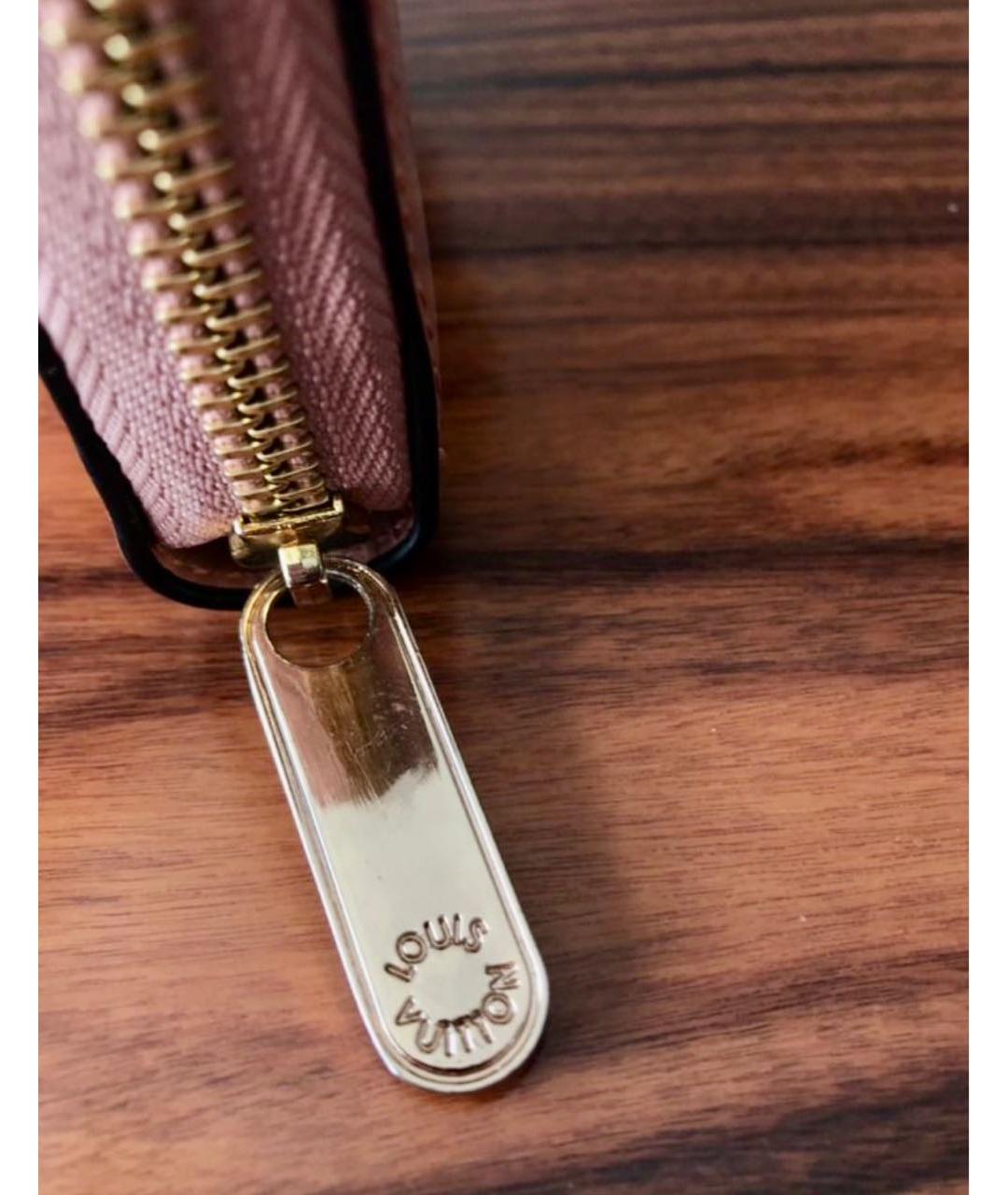 LOUIS VUITTON Коралловый кошелек из лакированной кожи, фото 3