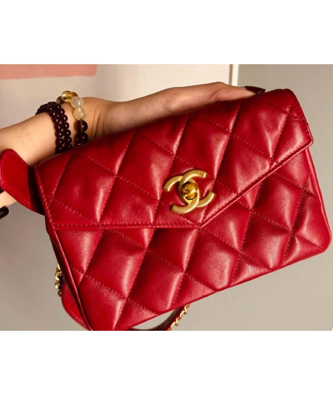 CHANEL Красная кожаная поясная сумка, фото 3