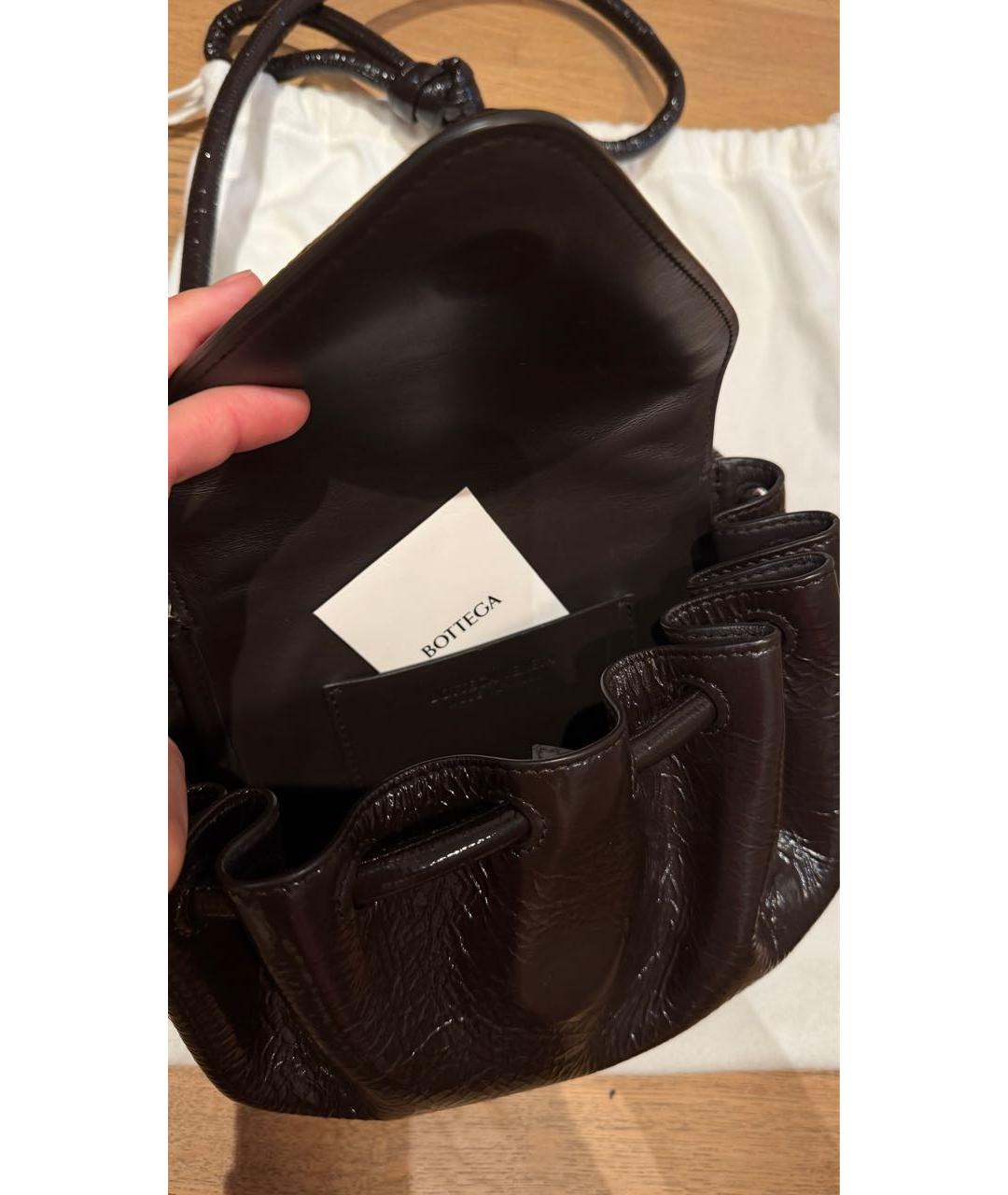 BOTTEGA VENETA Коричневая сумка через плечо из лакированной кожи, фото 6