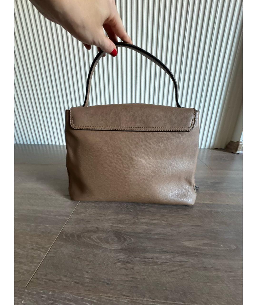 BURBERRY Бежевая кожаная сумка с короткими ручками, фото 3