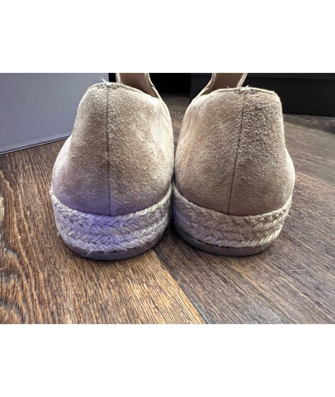 STUART WEITZMAN Бежевые кожаные лоферы, фото 4