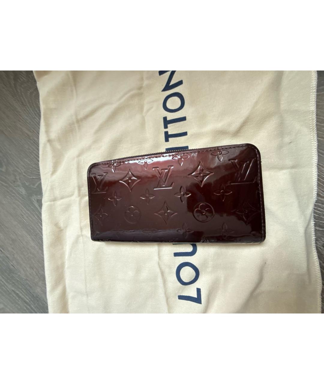 LOUIS VUITTON Коричневый кошелек из лакированной кожи, фото 3