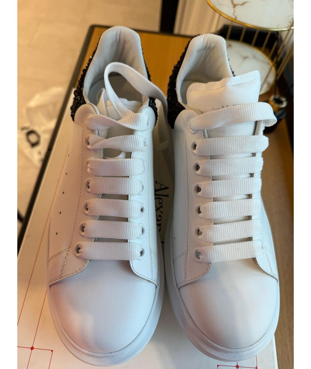 ALEXANDER MCQUEEN Белые кожаные низкие кроссовки / кеды, фото 3