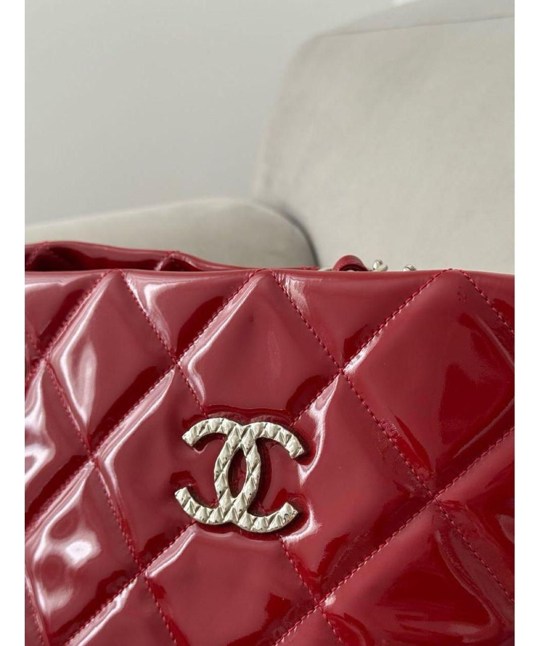 CHANEL Красная сумка тоут из лакированной кожи, фото 6