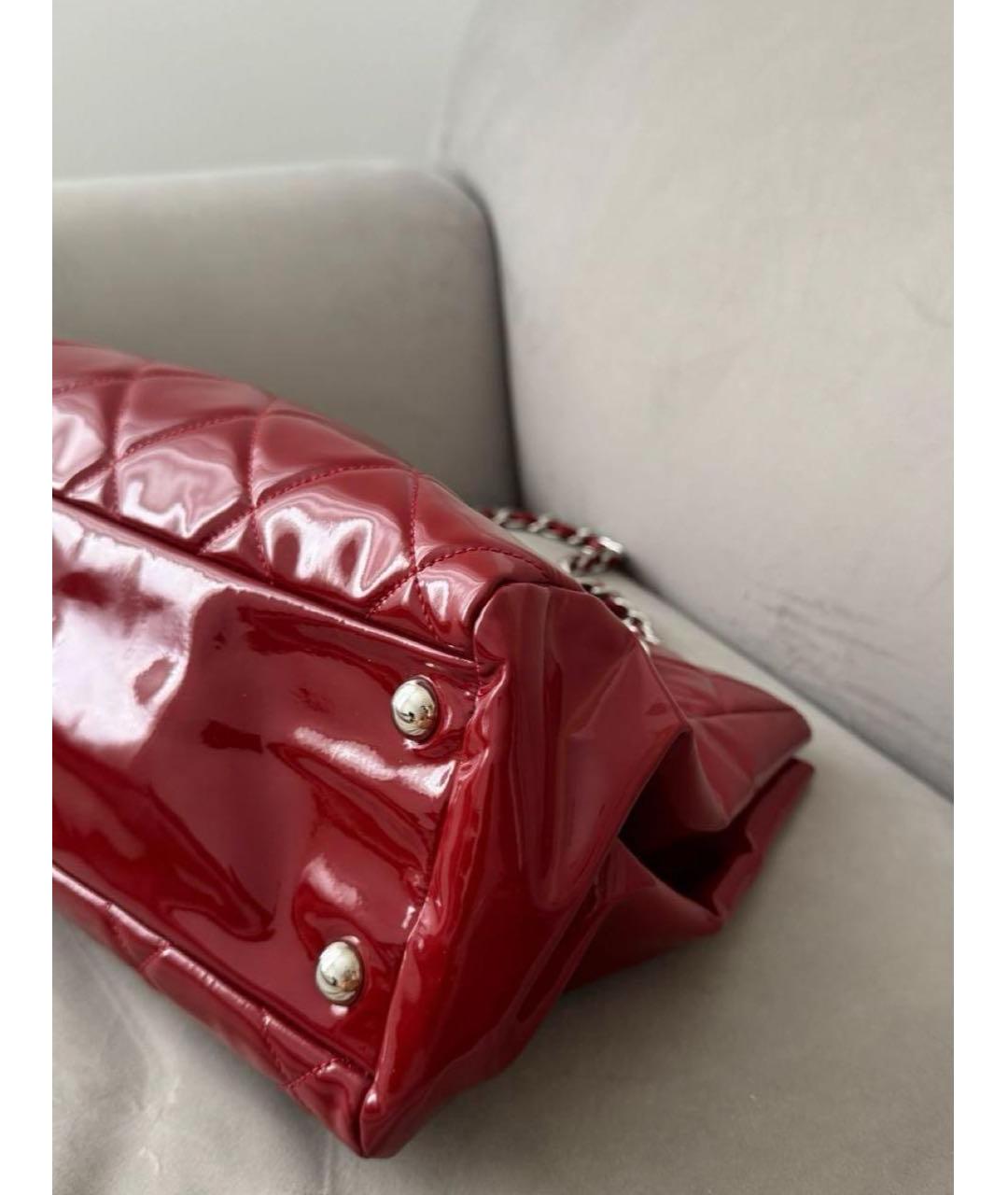 CHANEL Красная сумка тоут из лакированной кожи, фото 5