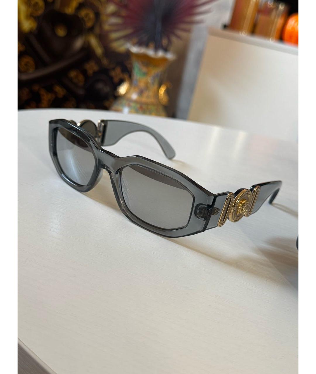 VERSACE Антрацитовые пластиковые солнцезащитные очки, фото 3
