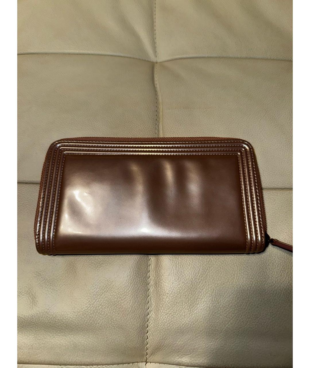 CHANEL Розовый кошелек из лакированной кожи, фото 2