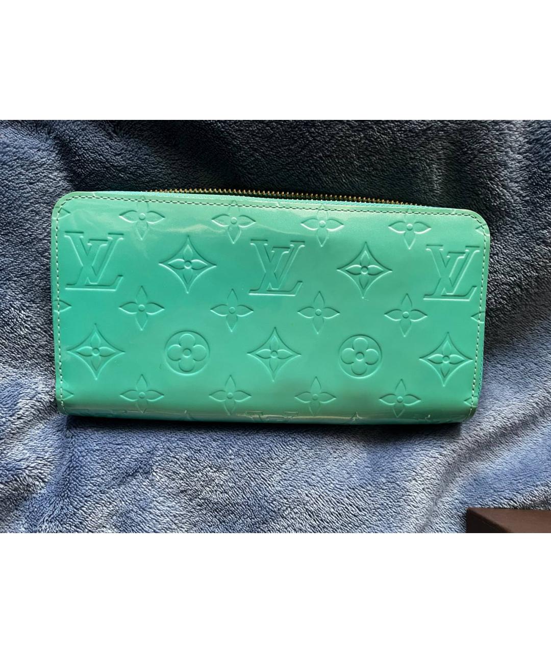 LOUIS VUITTON Бирюзовый кошелек из лакированной кожи, фото 6