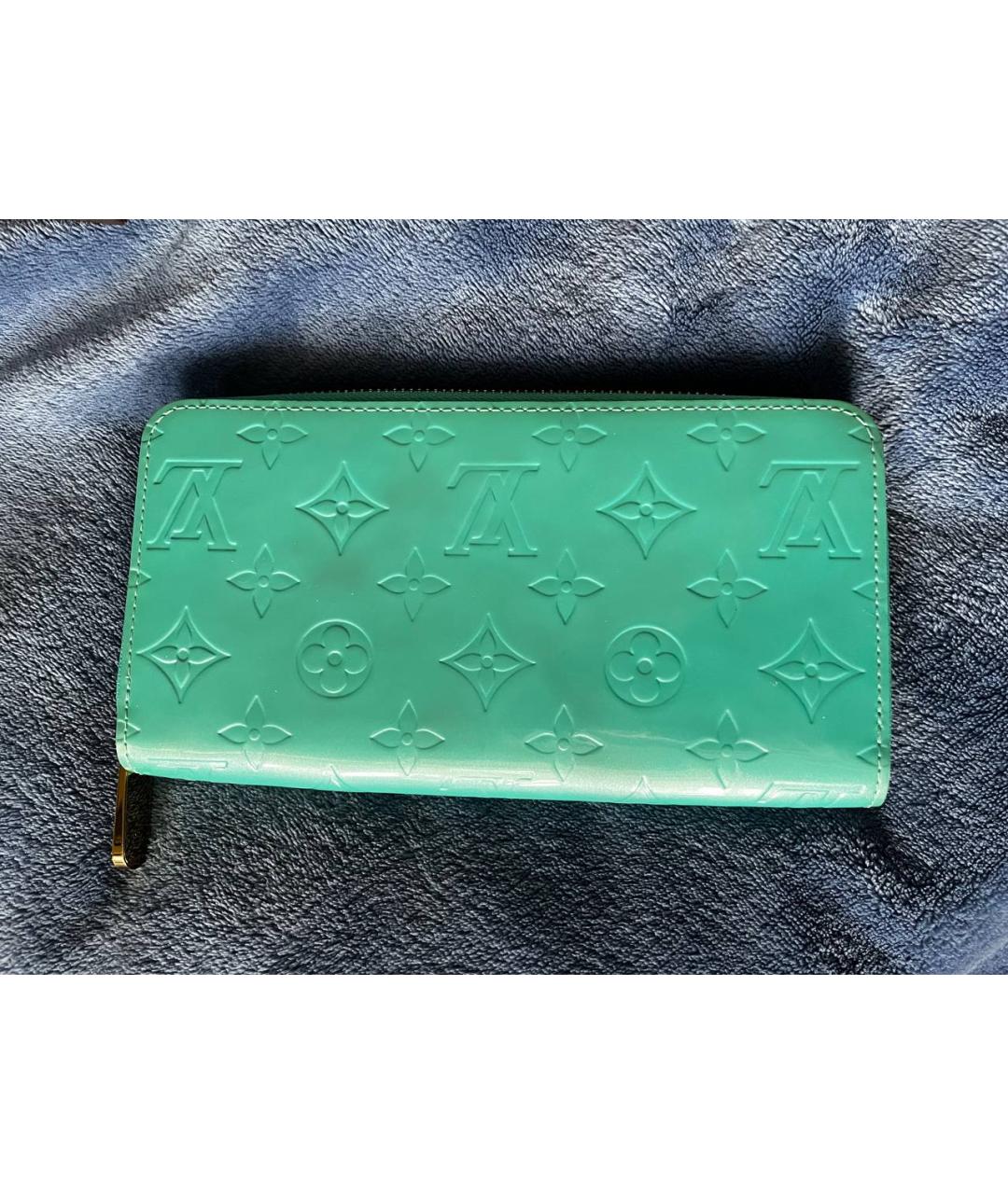 LOUIS VUITTON Бирюзовый кошелек из лакированной кожи, фото 2