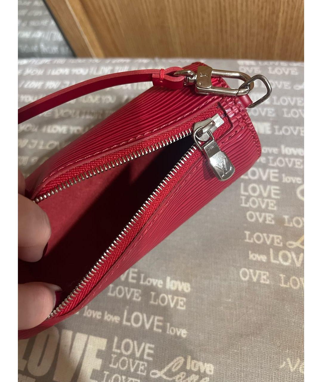 LOUIS VUITTON Красная кожаная косметичка, фото 5