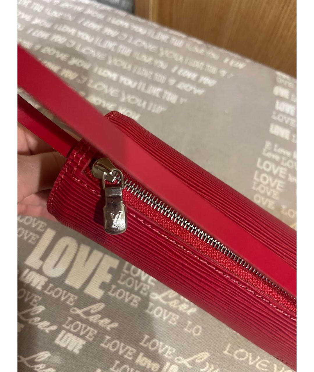 LOUIS VUITTON Красная кожаная косметичка, фото 4