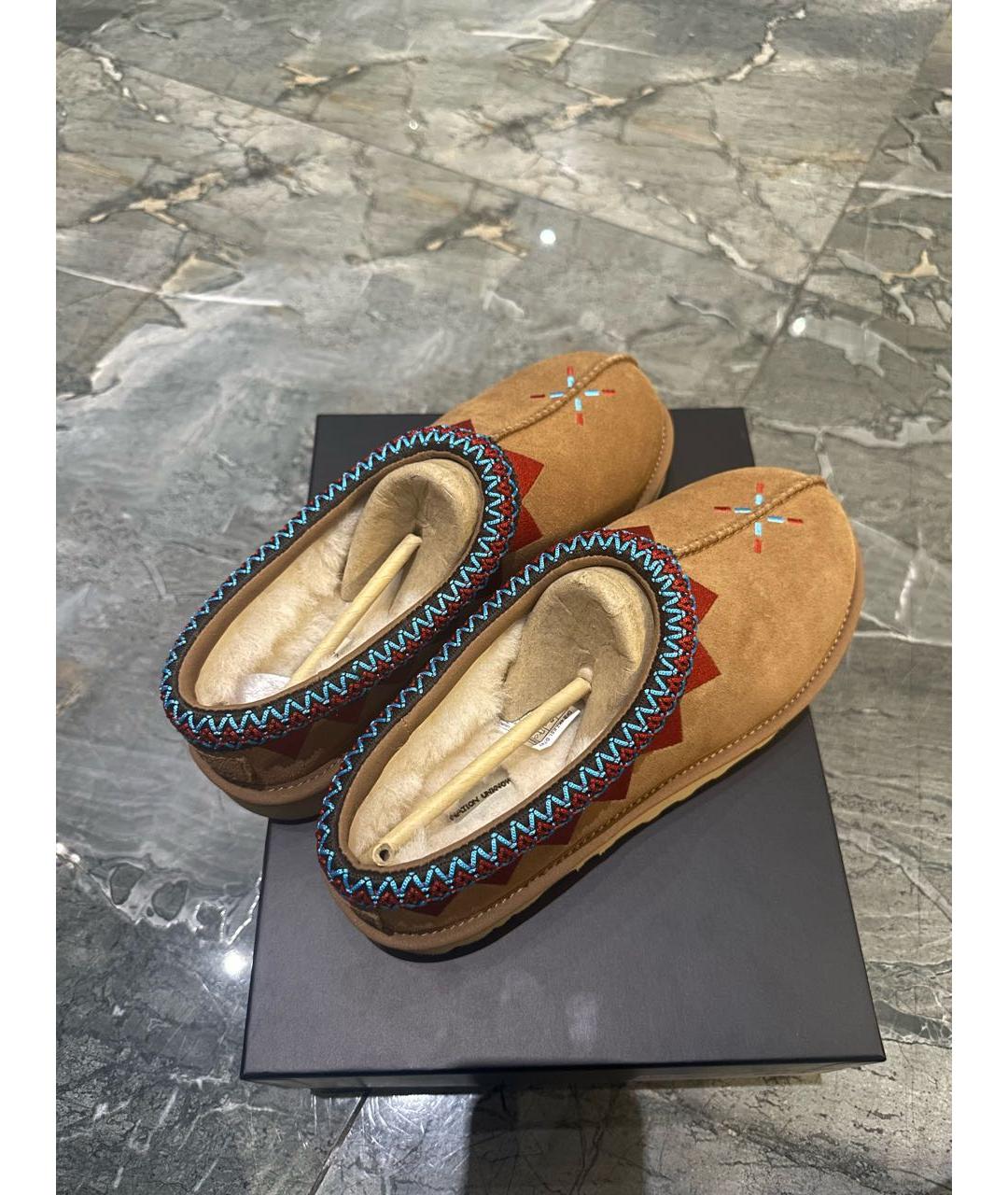 UGG AUSTRALIA Коричневые замшевые сабо, фото 2