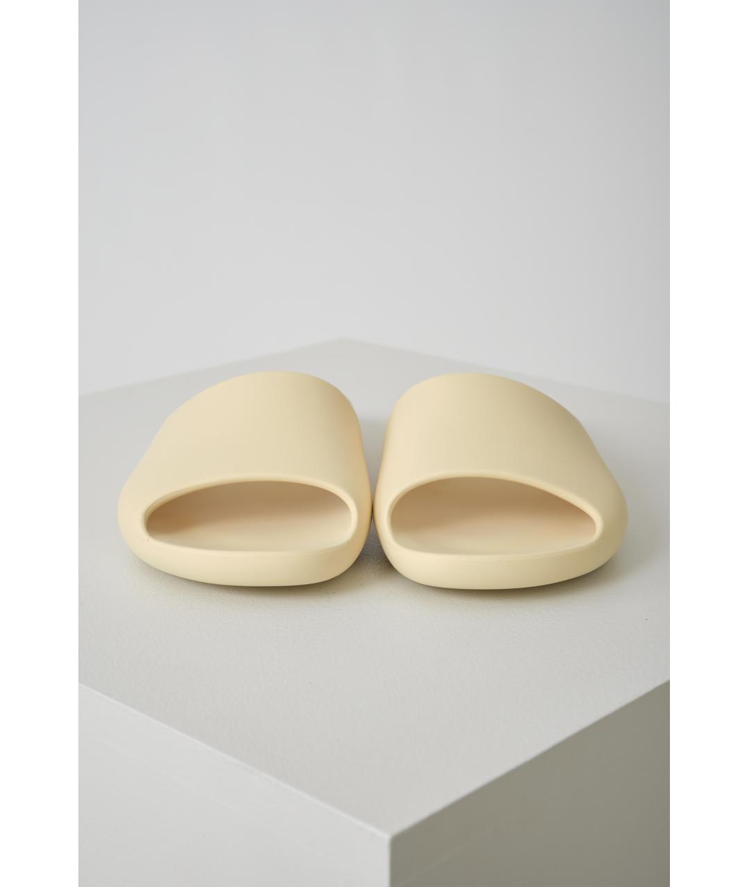 THE ROW Желтые резиновые сандалии, фото 3