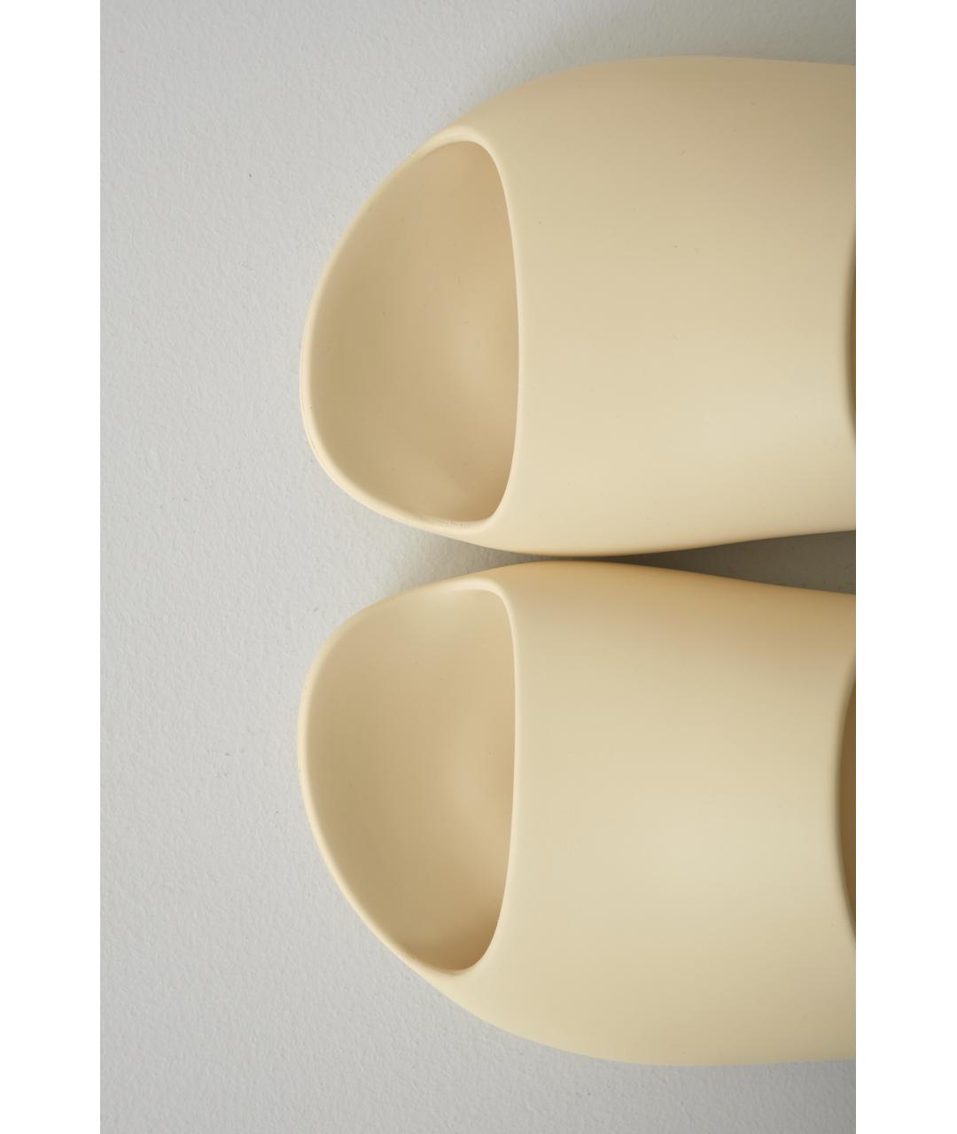 THE ROW Желтые резиновые сандалии, фото 5