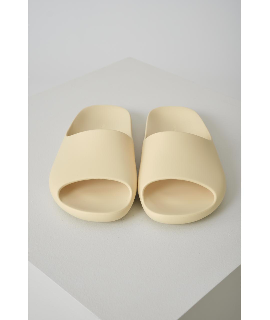 THE ROW Желтые резиновые сандалии, фото 4