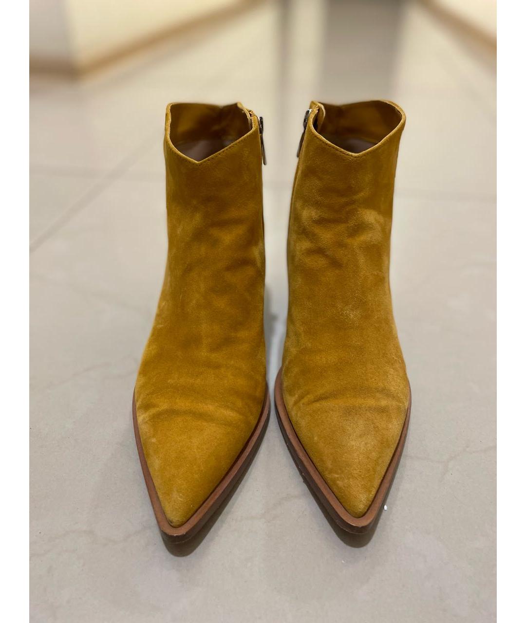 GIANVITO ROSSI Горчичные замшевые ботильоны, фото 2