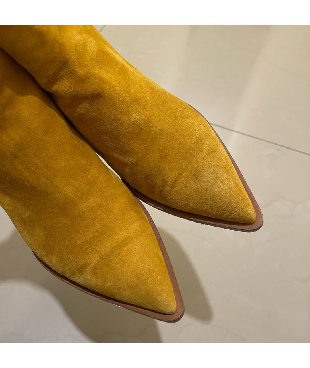 GIANVITO ROSSI Горчичные замшевые ботильоны, фото 8