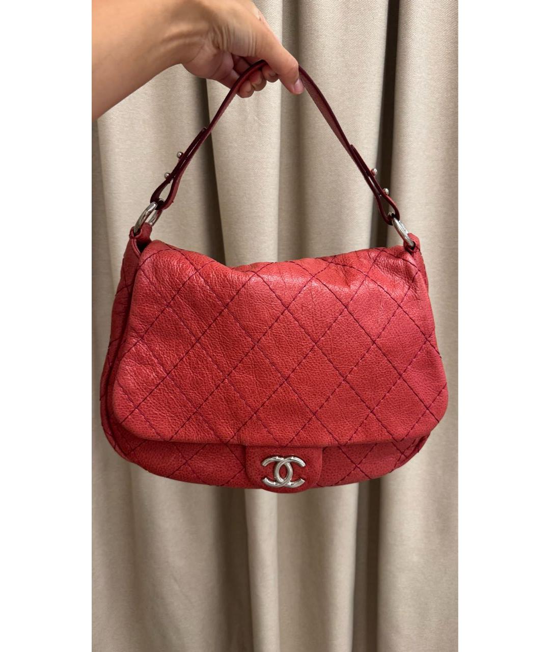 CHANEL Красная кожаная сумка с короткими ручками, фото 9