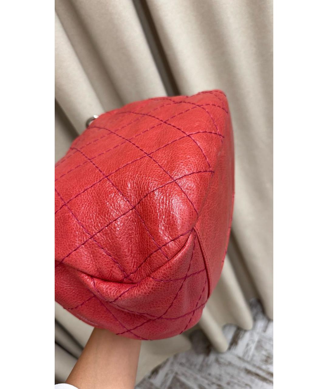 CHANEL Красная кожаная сумка с короткими ручками, фото 4