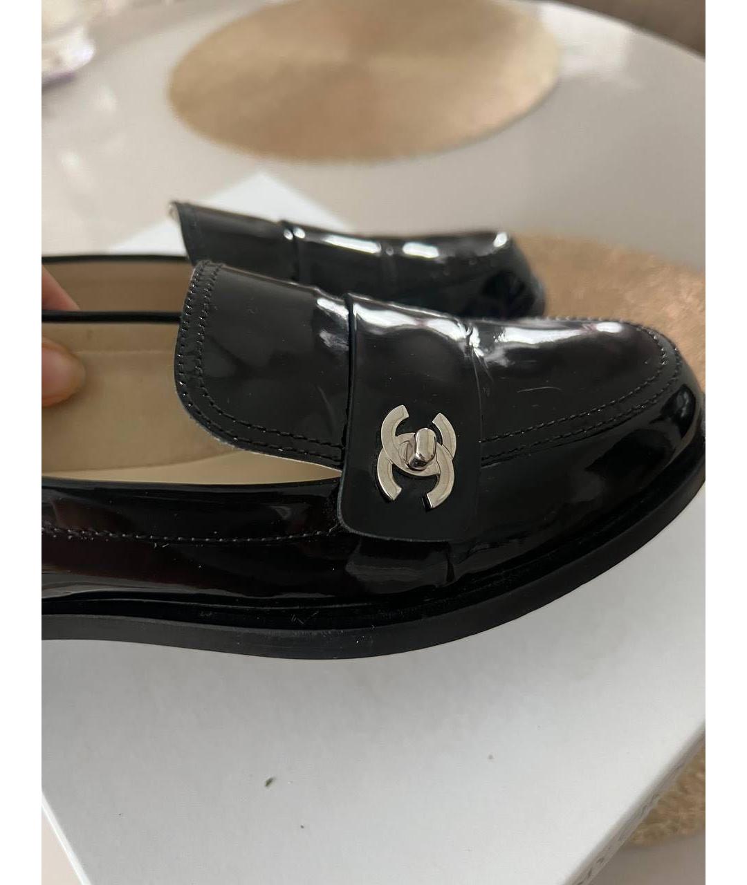 CHANEL Черные лоферы из лакированной кожи, фото 3