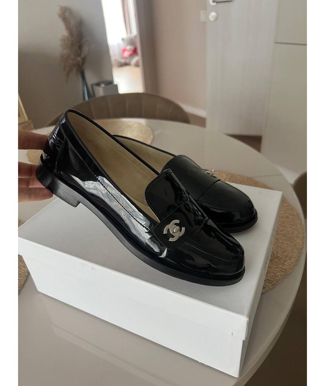 CHANEL Черные лоферы из лакированной кожи, фото 5