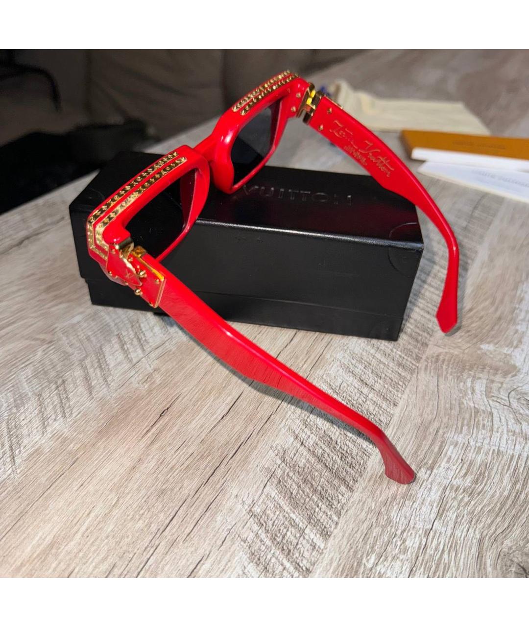 LOUIS VUITTON Красные пластиковые солнцезащитные очки, фото 4