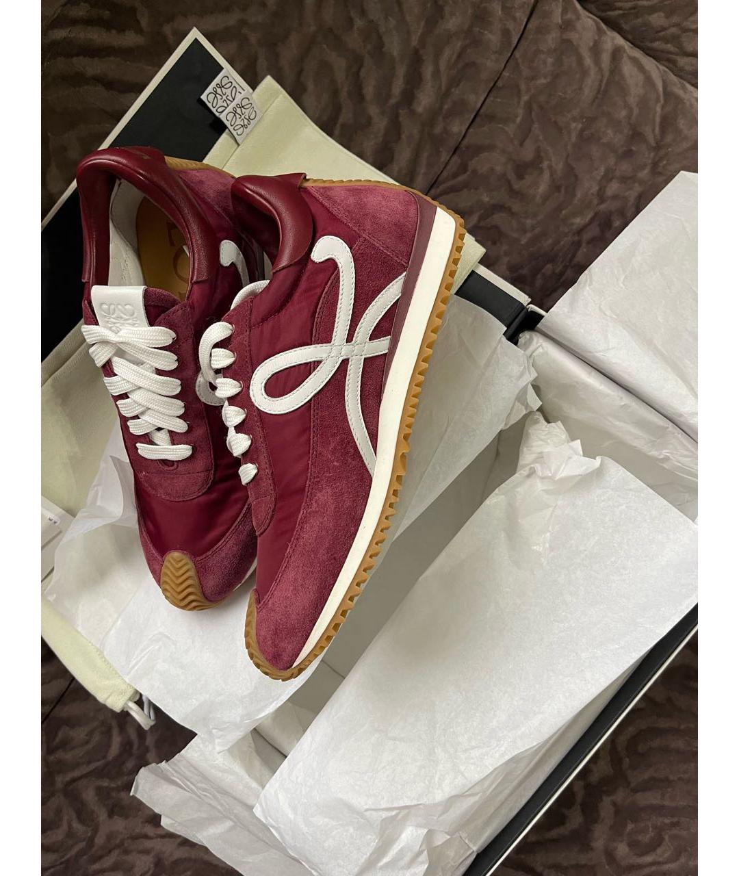 LOEWE Бордовые замшевые кроссовки, фото 6