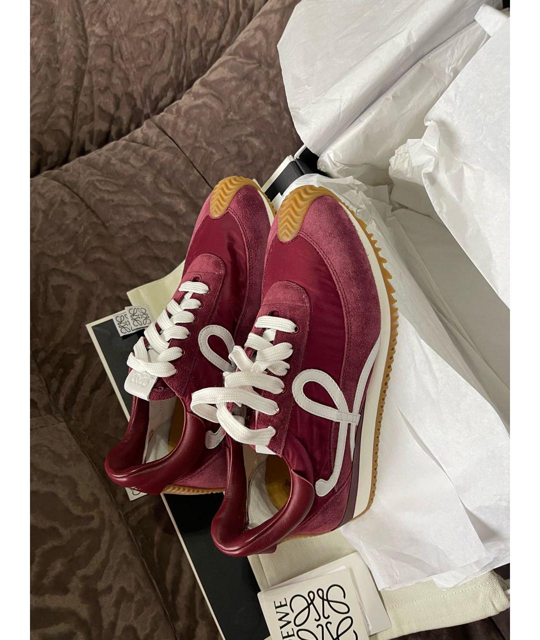 LOEWE Бордовые замшевые кроссовки, фото 5