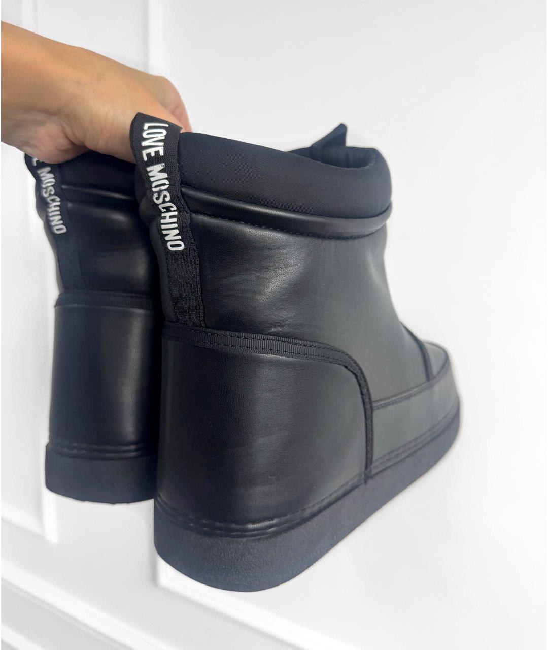 LOVE MOSCHINO Черные сапоги из искусственной кожи, фото 3