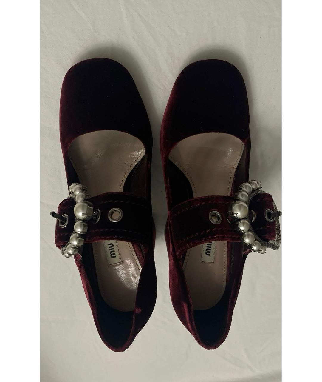 MIU MIU Бордовые бархатные туфли, фото 2