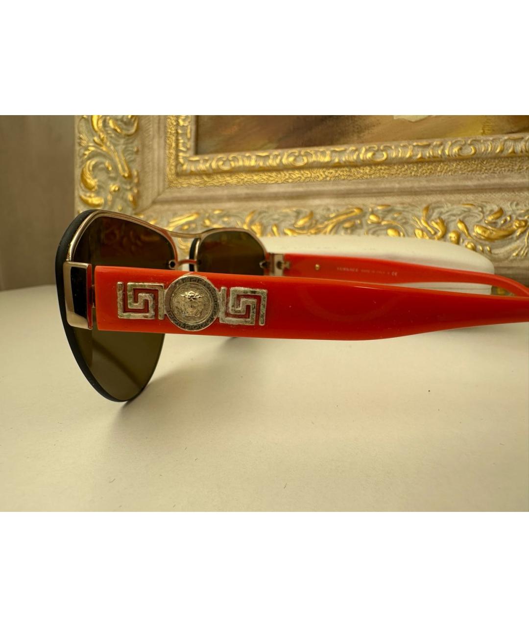 VERSACE Оранжевое пластиковые солнцезащитные очки, фото 3