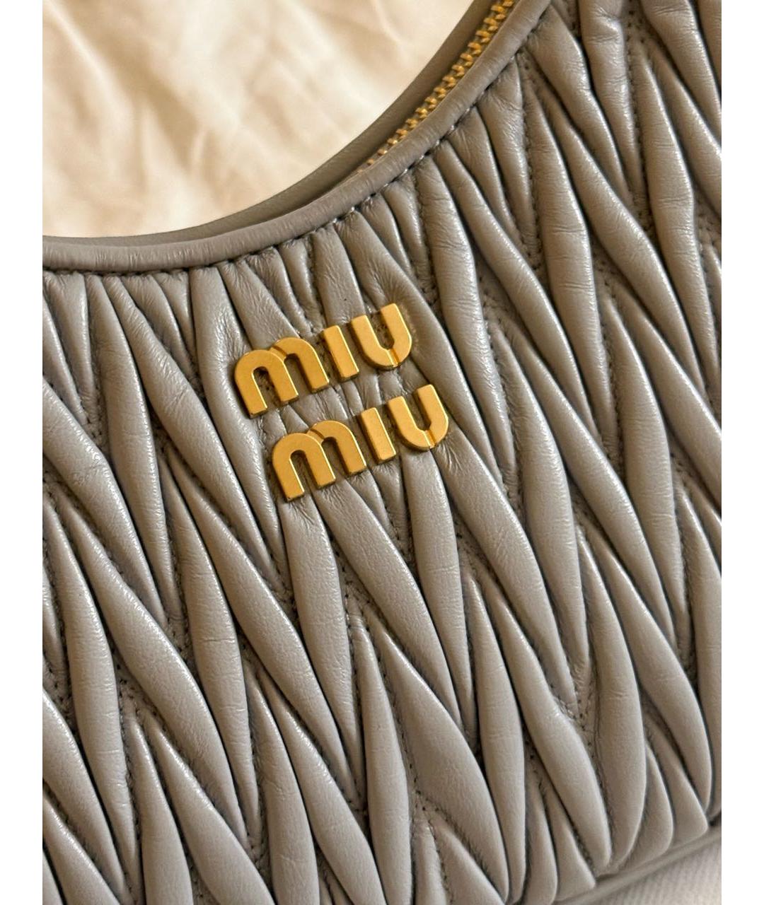MIU MIU Серая кожаная сумка с короткими ручками, фото 4
