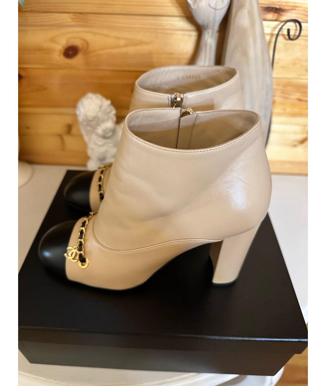 CHANEL Бежевые кожаные ботильоны, фото 9
