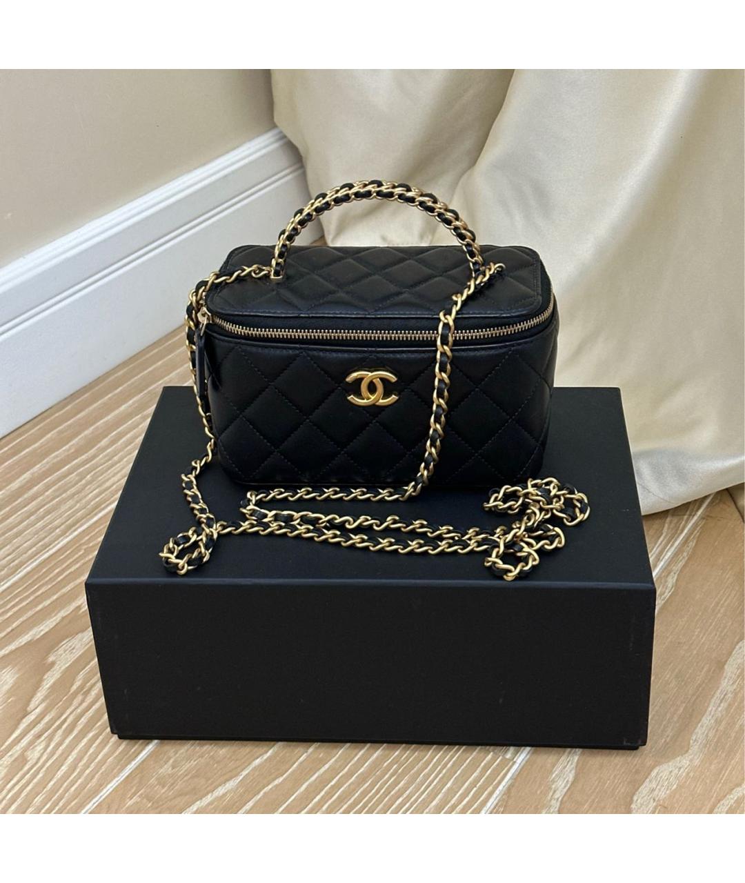 CHANEL Черная кожаная сумка с короткими ручками, фото 2