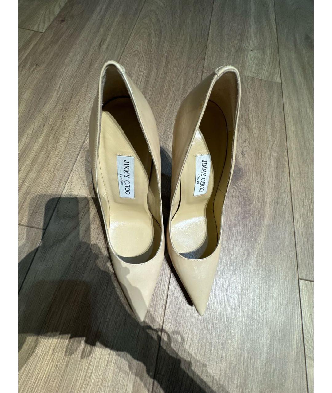 JIMMY CHOO Бежевые туфли из лакированной кожи, фото 3