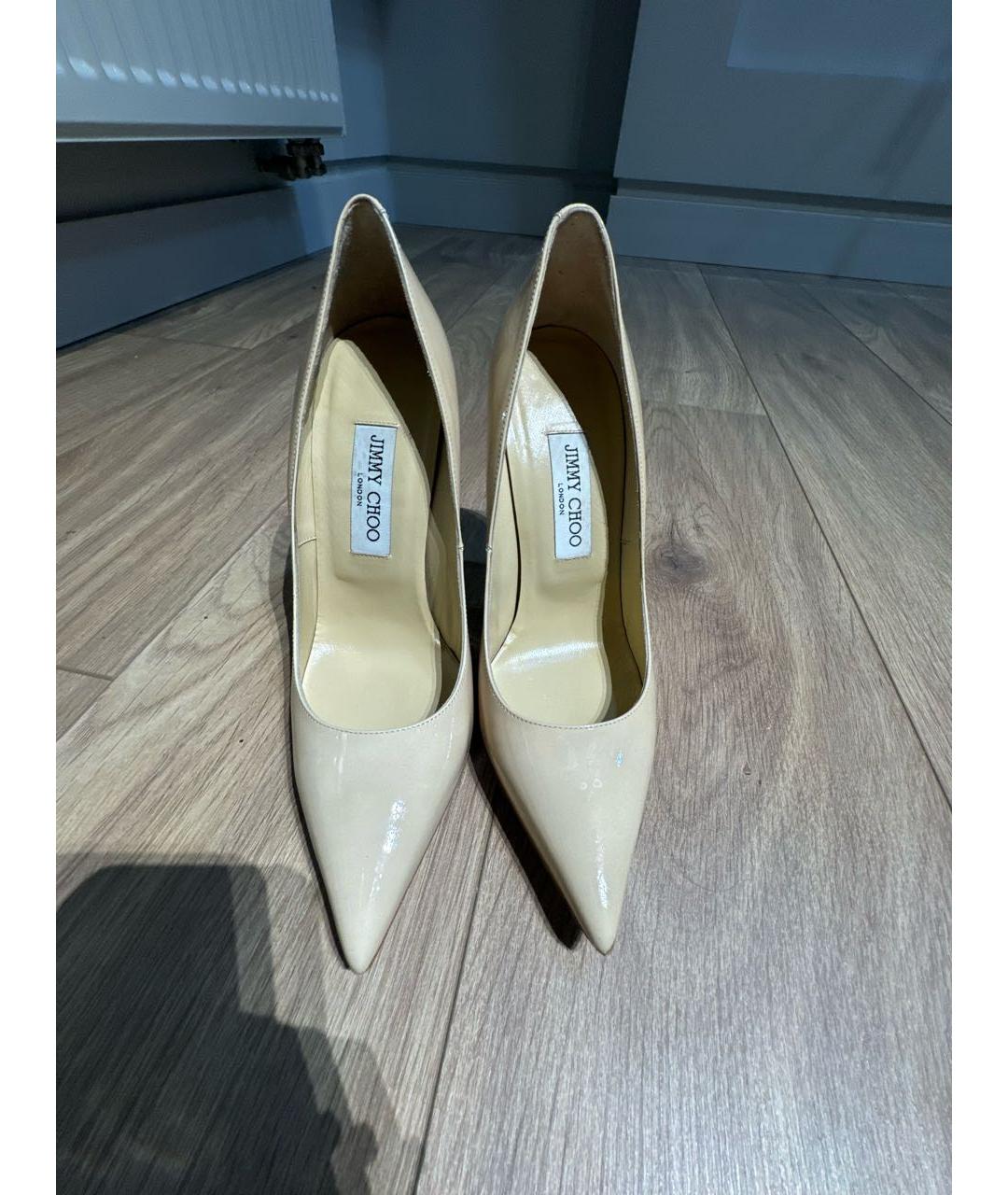 JIMMY CHOO Бежевые туфли из лакированной кожи, фото 2