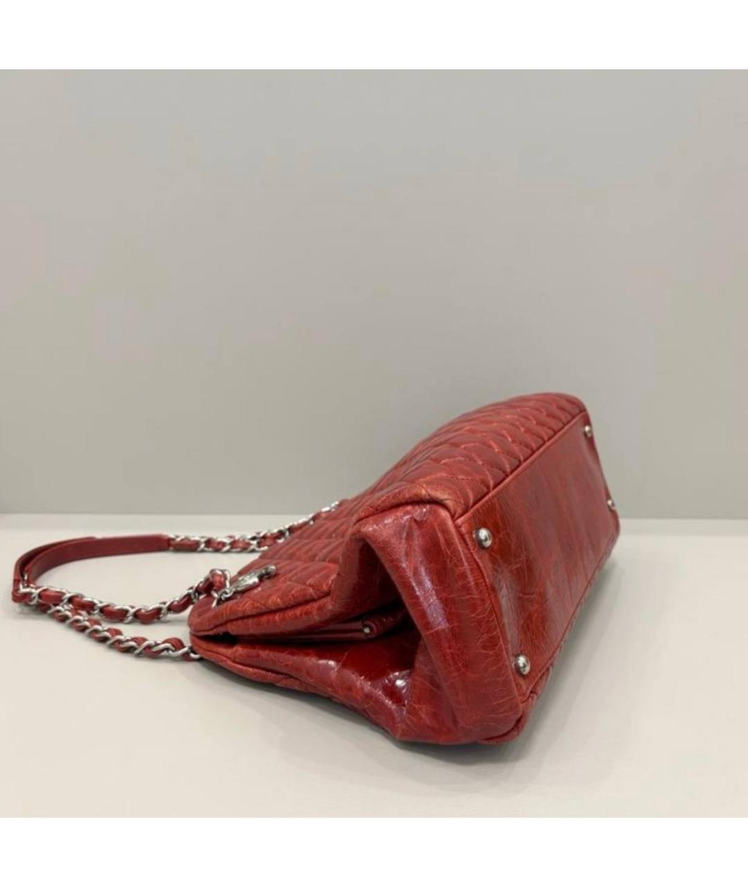 CHANEL Красная сумка через плечо из лакированной кожи, фото 4
