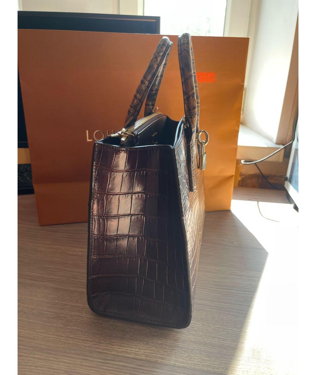 LOUIS VUITTON Коричневая сумка с короткими ручками из экзотической кожи, фото 2