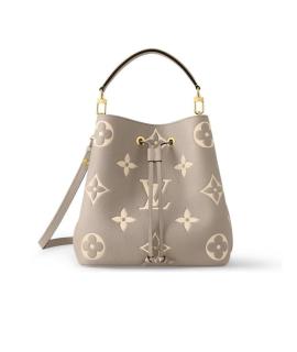 LOUIS VUITTON Сумка с короткими ручками