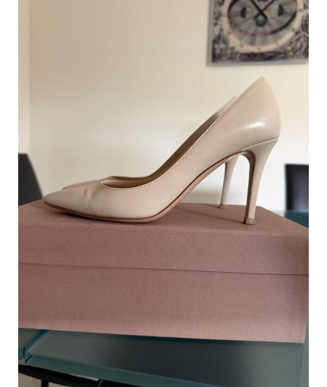 GIANVITO ROSSI Бежевые кожаные туфли, фото 4